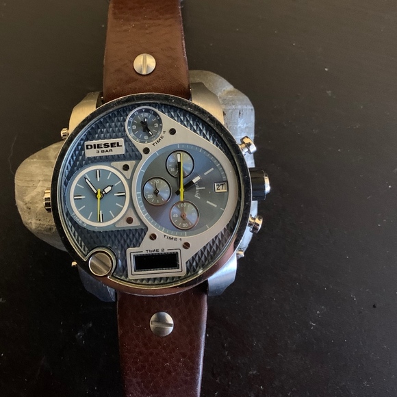 MVMT, Nixon, & Diesel watches - Picture 3 of 3